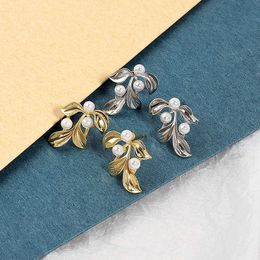 Boucles d'oreilles S925 Sterling Silver Gold Leaf Pearl Boucles d'oreilles femmes personnalité simple tendance mode exquis petit