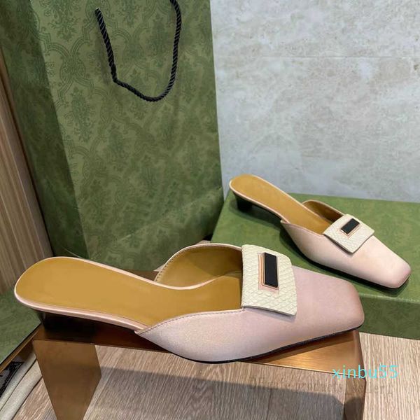 Sandales de luxe au début du printemps chat de qualité supérieure et petite tête carrée Muller Slippers pour femmes en cuir de serpent de soie