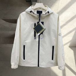 Early Spring Men Jacket Designer Jackets Mens Mens Fashion Reflective Letters Rushsuit Waterd waterdichte losse capuchon Sport Casual Oversize Storm Jacket