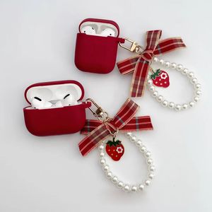 Accessoires pour écouteurs Pendentif lapin fraise douce pour AirPods 1 2 Pro 3 boîte à vin rouge étui pour écouteurs en silicone couverture mignon bracelet de perles porte-clés 231027