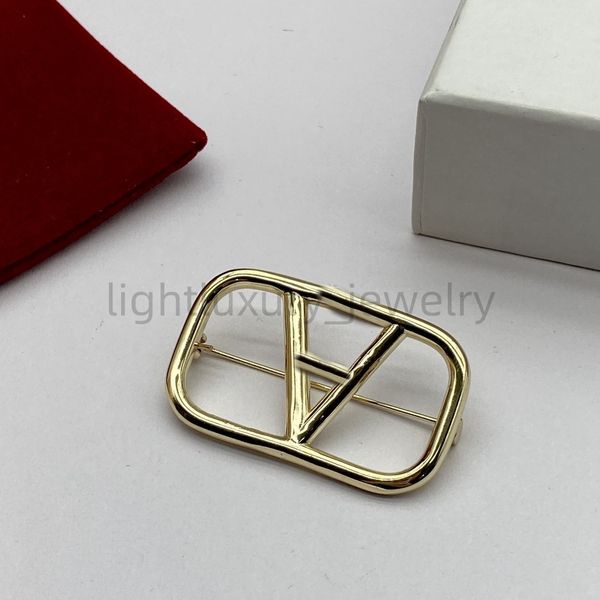 Diseñador de broches diseños lujosos y atmosféricos oro en forma de corazón perla cristal oro 925s joyas de plata para mujeres