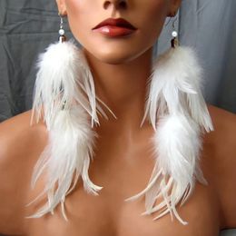 Boucle d'oreille pour femmes balancent plume blanc simulé-perle hyperbolique longue oreille bijoux crochet d'oreille fil bijoux de mode à la mode une paire 240202