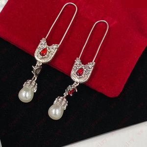 Oorbel Vintage graveren Pin modellering Ruby Pearl Zircon long Dangle Chandelier, designer temperament zoete coole dames oorbellen, banketten, feesten, geschenken