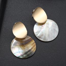 Boucles d'oreilles 2019 Nouveau design Golden Natural Round Shell Clip non percé sur les boucles d'oreilles Clips d'oreille pour femmes Bijoux Brincos Party Gift Jewellry