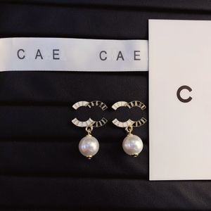 Boucles d'oreilles Boucles d'oreilles plaquées en or noir et blanc avec boucles d'oreilles de bijoux de bijoux de haute qualité conçus pour les fêtes d'anniversaire pour femmes