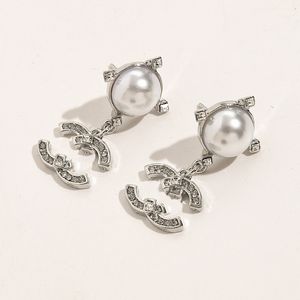 Boucles d'oreilles Charm Charm Perle Dangle Boucle D'oreille Conception pour Femmes Étude Famille Cadeau Amour Nouveau Designer Boucles D'oreilles En Acier Inoxydable Bijoux De Mariage En Gros