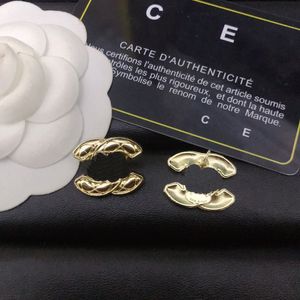 Oorbellen klassiek ontwerp diamanten oorbellen ontwerper 18k goud vergulde oorbellen nieuw kristal parelstudie ontwerp voor damesjewel dag oorbellen hoogwaardige sieraden