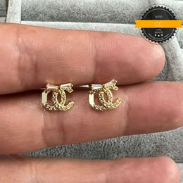 Oorbellen schattig klein zwart witte diamant c stud elegant ontwerp oorrel 18k goud zilveren meisje vrouwen bruiloft studs oorbellen feest sieraden nooit vervagen mini stud oorbellen