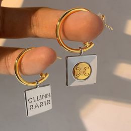 Pendientes Diseñador para mujer Pendientes de metal cuadrados asimétricos con tachuelas que no se decoloran Letras de moda Fiesta Bodas Regalo de joyería