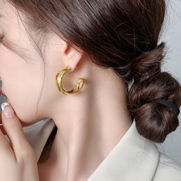 Boucles d'oreilles de styliste pour femmes, boucles d'oreilles à la mode en forme de C, cœur creux, cerceau de couleur or