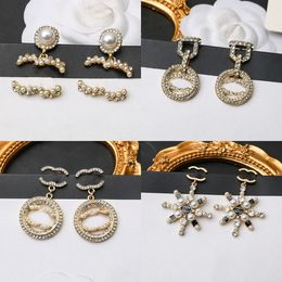Boucles d'oreilles Designer pour femmes lettre de marque Stud 18k en or incrustage en cristal en cristal simple bijoux de mariée de mariage cadeau