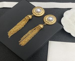 Boucles d'oreilles design pour femmes Luxurys femme Charm boucles d'oreilles lettres de couleur unie avec diamantsearrings casual perles tempérament hundr6363781