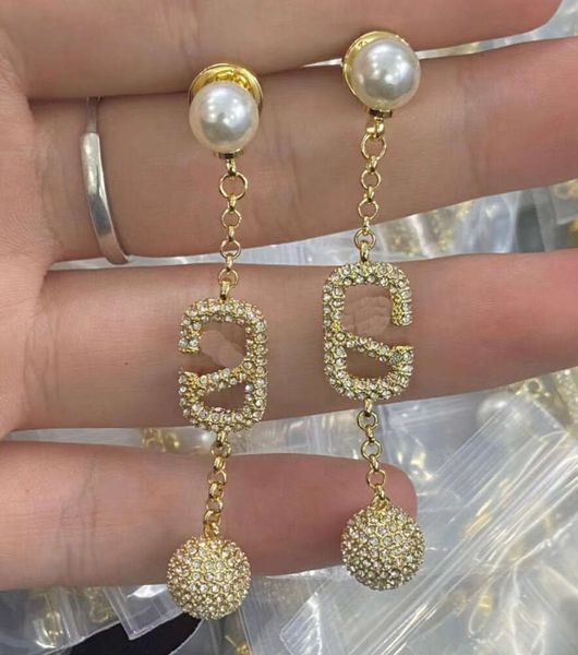 boucles d'oreilles designer pour femmes stud forme de luxe en laiton or lettre V bijoux en laiton support classique vente au détail et en gros premium26166