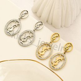 Pendientes diseñador para mujeres Pendientes de acero de titanio 18k Gold Luxury Classic Wedding Farty Daily Wear