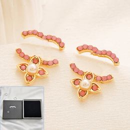 Pendientes Pendientes Stud Diseñador de marca Pendientes de regalo de lujo con caja Pendientes con dijes clásicos Nuevo estilo de moda Joyería de amor Estilo romántico Pareja Pendientes de joyería para niña