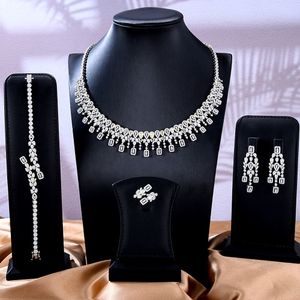 Boucles d'oreilles célèbre marque 4 pièces fleur de luxe ensemble de bijoux africains pour les femmes fête de mariage Zircon cristal Dubai cadeau de mariée 230110