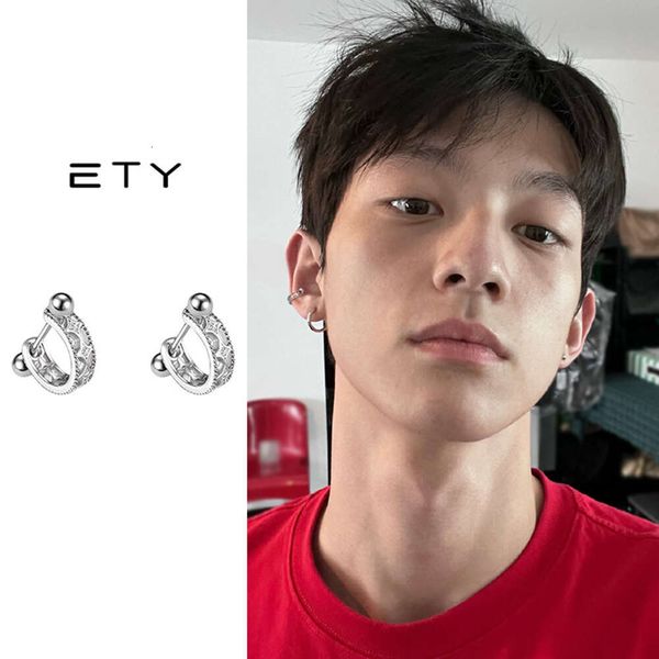 Boucles d'oreilles pour hommes et femmes avec une personnalité à la mode cool.Hip Hop Mens 925 Boucles d'oreilles à vis de luxe en argent sterling léger de luxe