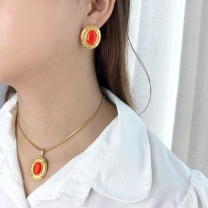 boucles d'oreilles pour femmes Nouvelles boucles d'oreilles ovales en acier inoxydable à la mode et minimalistes, ensemble de collier pendentif, bijoux personnalisés féminins vente chaude