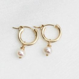 Boucles d'oreilles en or Perles naturelles remplies boucles d'oreilles 15 mm boucles d'oreilles dorées de bijoux faits à la main