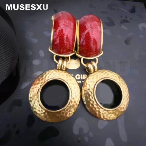 Boucles d'oreilles accessoires de bijoux de style luxueux rétro de haute qualité.