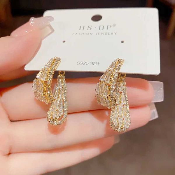 Pendientes Joyas de estilo coreajaponeso Zirconia de lujo Pendientes de perlas de doble ropa para mujeres Pendientes delicados de agua de cristal 230831