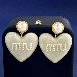 Oorbellen m housest Frans licht luxe mode parel hartvormige hart hanger hanger oorbellen, messing vergulde 18k gouden witte oorbellen sieraden valentijnsdag cadeau