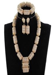 Collier de boucles d'oreilles 2022 Dubai Gold Jewelry Sett Fashion Bridal Gift Nigerian Beds African Perles ensemble Chunky Pendant QW119415823591