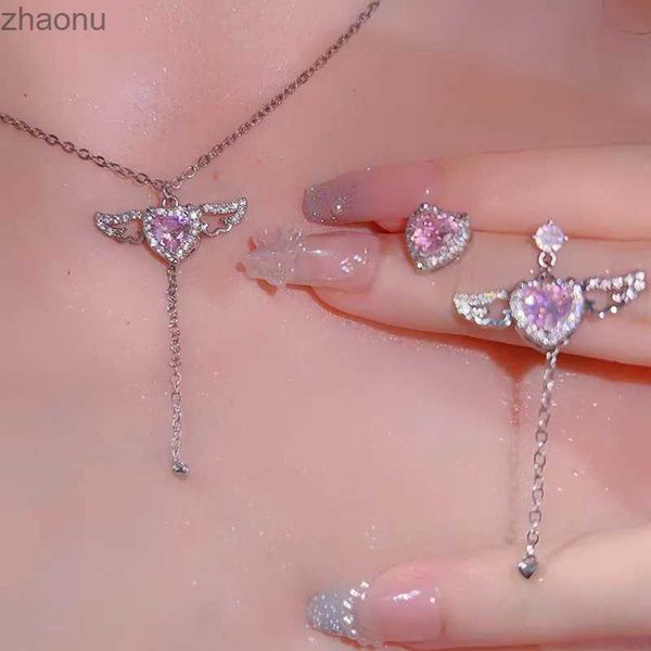 Collar de pendientes 2024 Nuevo collar de colgante con alas de ángel de cristal rosa Juego de colegio para mujeres Joyas de boda de la cadena minimalista XW