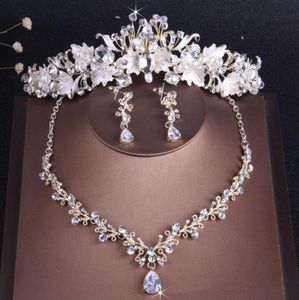 Oorbellen Ketting Barok Vintage Goud Kristal Blad Parel Bloemen Sieraden Sets Bruiloft Set Strass Choker Tiara Kroon5650776