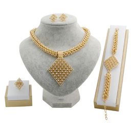 Collier de boucles d'oreilles Dubai Fashion Femmes 18 Bijoux en or Ensembles créatifs avec design pendentif Highend Luxury Charm Bride Accessoires9455469