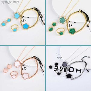 Oorbellen Ketting INS Hot Mode Vrouwen Vijf-Blad Bloem Set Ketting Oorbellen Ring Zoete Romantisch Feest Bruiloft Sieraden Geschenken Groothandel L240323