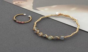 Boucles d'oreilles collier bijoux en métal enveloppe en boullature dorée bracelet en pierre cristalline à manche tour