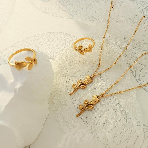 Pendientes Collar Coreano Romántico Dulce Conjunto de Joyas Para Mujeres Titanio Acero Chapado en Oro Rosa Flor Anillo / Collar Aniversario Regalos Fiesta