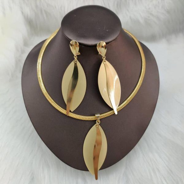 Pendientes Collar Conjunto de joyas de lujo para mujer Pendiente de aro y colgante Boda Novia Dama Elegante Fiesta de color dorado etíope JewelryEarri
