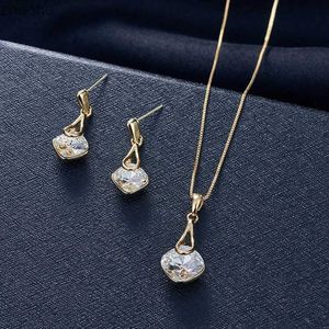 Collier de boucles d'oreilles Ensemble de bijoux en cristal carré avec collier pendentif et boucles d'oreilles pendentives adaptées aux vêtements promotionnels pour les femmes et les filles XW