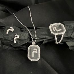 Oorbellen ketting trendy 14 ontwerpen Arabische liefdesbrief sierlijke initiële ketting oorringring 3 stcs sets stapelbaar voor dubai dames sieraden set s414 230818