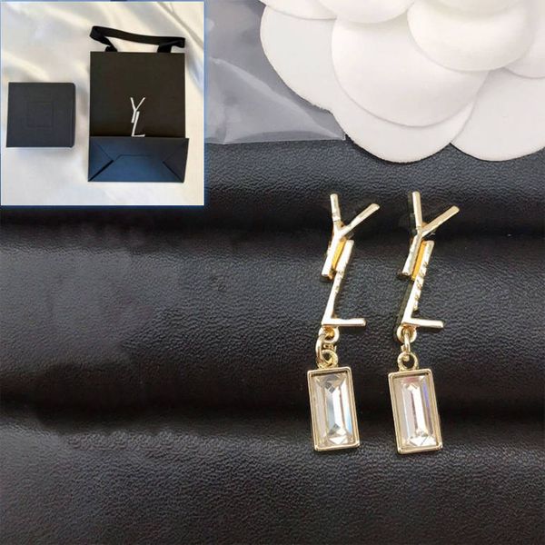 Pendientes Pendientes de diseñador originales con encanto de sello Pendientes colgantes Boutique Joyería de regalo de cumpleaños para mujer Pendientes de regalo de estilo de lujo chapados en plata con caja