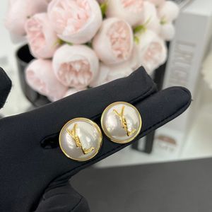 Boucles d'oreilles à tige de luxe plaqué or avec perles - Cadeau pour femme - Boucles d'oreilles classiques de créateur - Bijoux de boutique avec boîte - Cadeau d'anniversaire