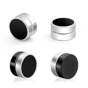 Boucles d'oreilles Tendy Titanium Steel Magnet Clips d'oreille simples pour les hommes sans pierre Boucles d'oreilles à gâteau rond noir bijoux en acier inoxydable