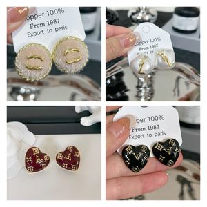 Oorbellen Winter Nieuwe Designer oorbellen Luxuremerk Hart Stud -oorbellen Boutique Girl Sieraden Romantische stijl Liefde Gift Pearl oorbellen Verjaardag Wedding Sieraden Stud