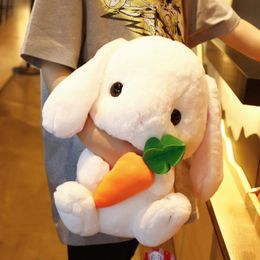 Pâques nouveau lapin en peluche poupée tenant radis petit lapin blanc jouet jeter oreiller mignon tissu poupée cadeau en gros en Stock
