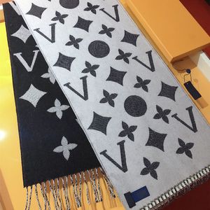 Echarpe Designer V Silk Mens Dames Four Seasons Shawl Fashion Letter SCRANF MAAT 186*34cm 4 Color High Qualit Silk Scarf