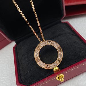 Ecklace voor vrouwelijke ontwerper Diamond Gold Plated 18K T0p Kwaliteit Hoogste Teller Geavanceerde materialen Crystal European Size sieraden met doos 011