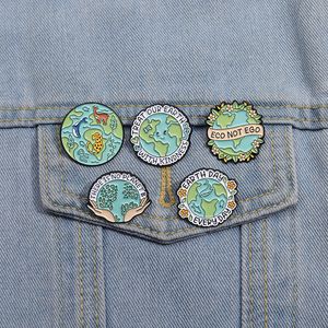 Eco no Ego protege el medio ambiente de la tierra pines esmaltados dibujos animados bosque verde broches insignia para solapa personalidad Collar Pin joyería