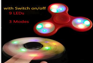 EDC Rainbow Spinner LED Tri Spinners Toys 3 Modes Lumineux Lumineux Spinner Hand avec l'interrupteur Off par DHL3278013