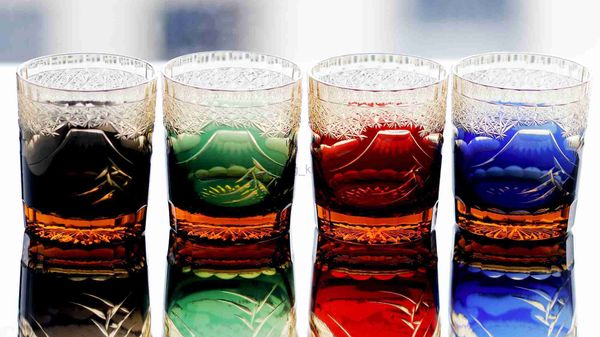 La tasse à whisky colorée Edo Kiriko est livrée avec un verre taillé à la main au motif du mont Fuji au Japon avec 9 oz avec boîte-cadeau HKD230809