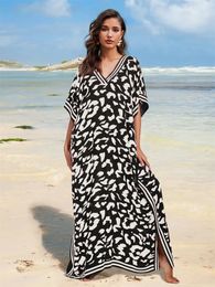 EDOLYNSA PLUS MIZOT BOHO ZWART WIT LEOPARD Print Kaftan Beach Cover Ups For Women 2024 Summer Loose Caftan House Dress Q1609 240518