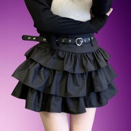 Egirl Mini Jupe avec une ceinture de coeur haute taille à plusieurs niveaux broyés grunge egirl féminins 00s Punk rock Dark Goth tenue 240416