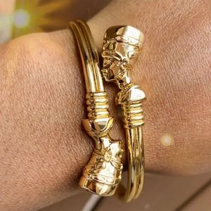 Bijoux égyptiens Bracelets égyptiens reine nefertiti pour femmes bracelet manchette en acier inoxydable en acier inoxydable 240508