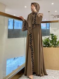 Eid Muslim Abaya voor dames borduurwerk met sjaal 2 -delige set Dubai Arab Long Robe Morokko Abayas Kaftan Headscarf Gorgeous 240511